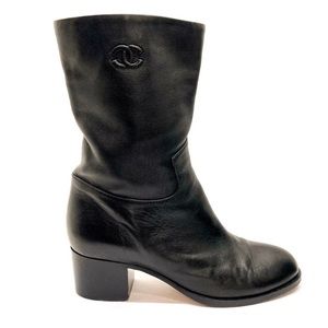 CHANEL BLACK LEATHER ANKLE BOOTS 39.5